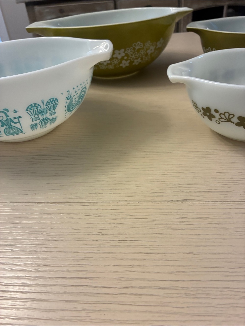 4-Piece Vintage Pyrex Cinderella bowls/Green and one Med Amish Butterprint - Picture 6 of 13